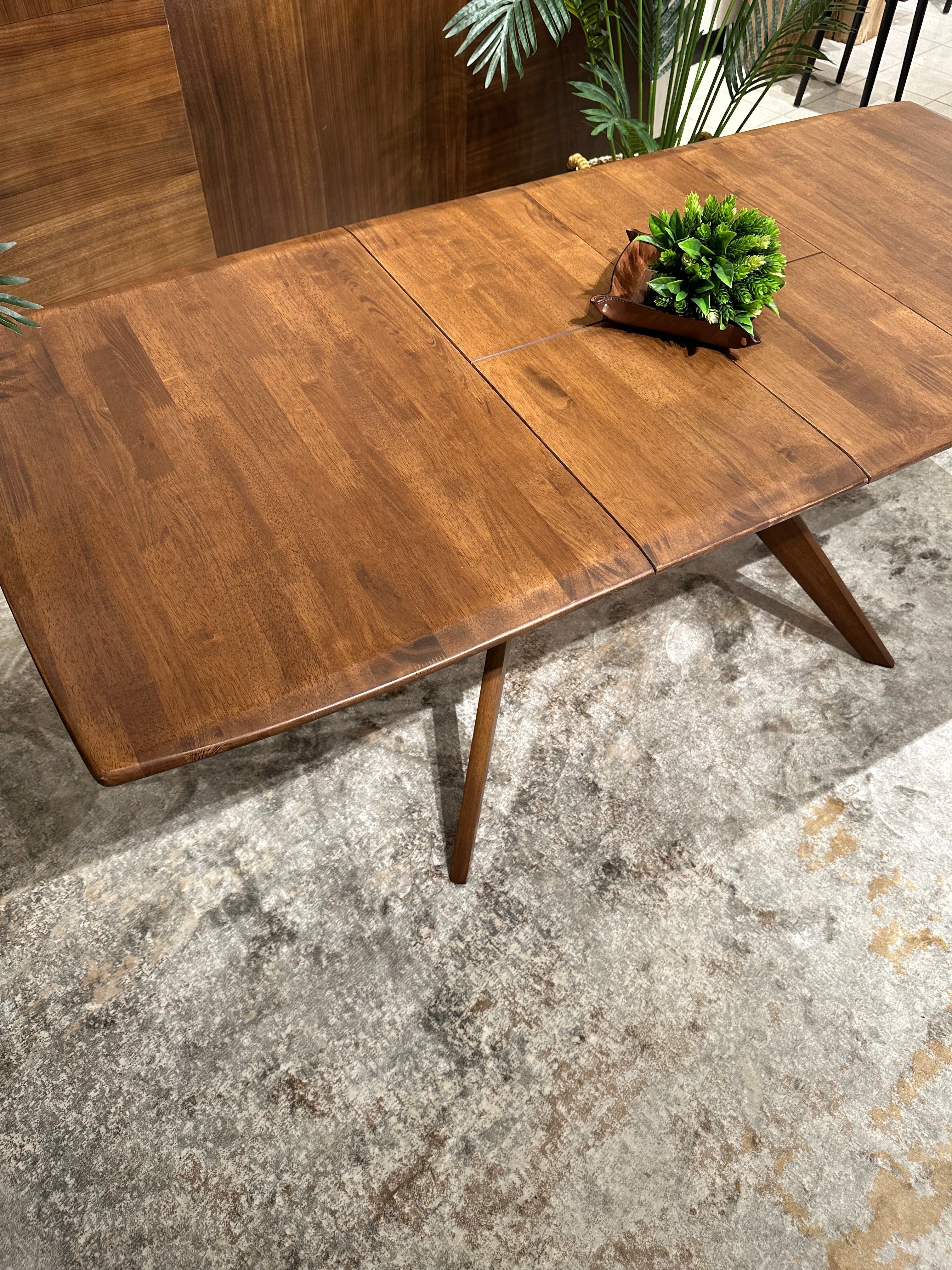 OGUZ EXTENDABLE DINING TABLE