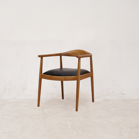 NEWHIROSHIMA Elegant Armchair with Leather Upholstery